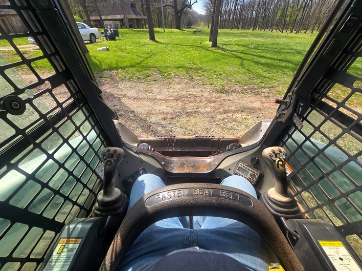 2010-bobcat-t650-image-47