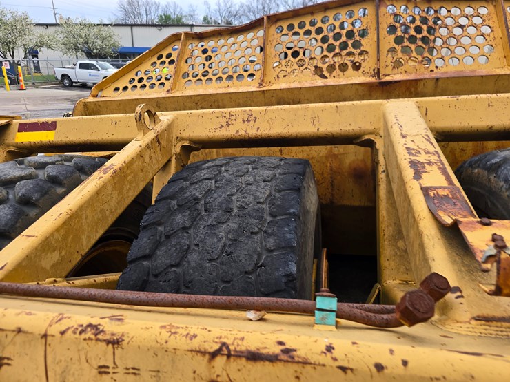 2006-deere-1812c-image-32