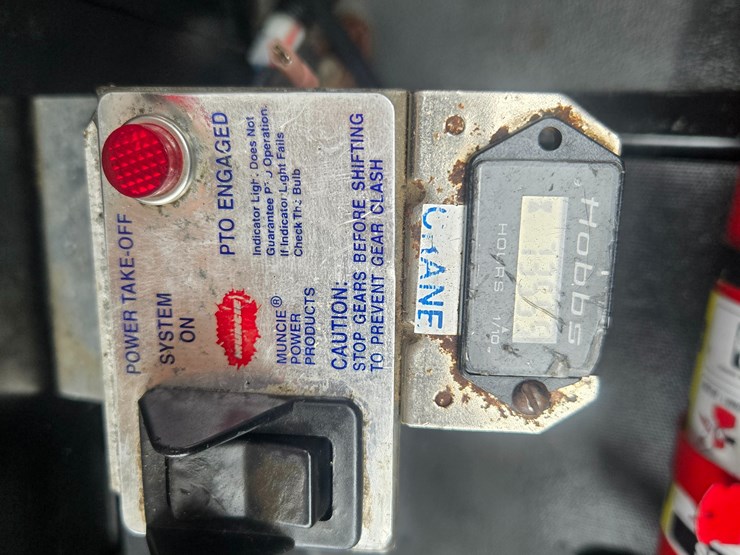 2010-freightliner-m2-106-image-62