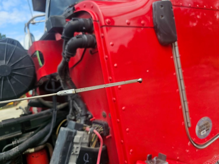 2012-peterbilt-384-image-62