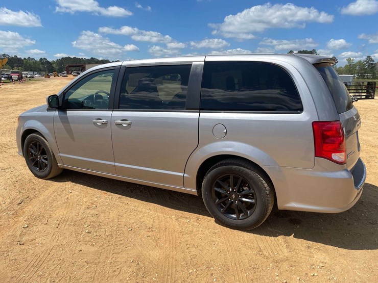 2019-dodge-grand-caravan-gt-image-2