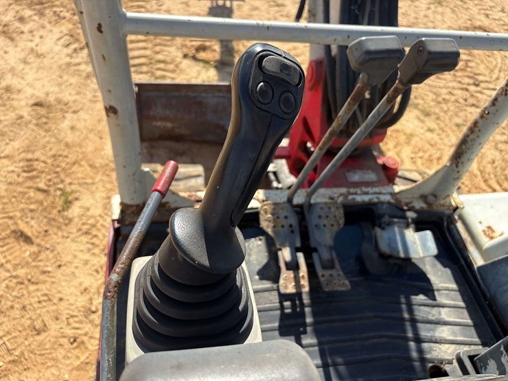 2013-takeuchi-tb235-image-29