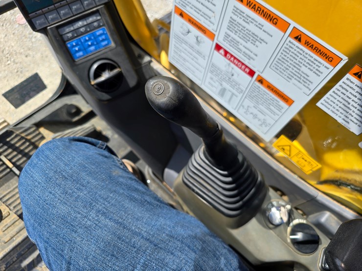 2013-komatsu-pc160-lc-image-87