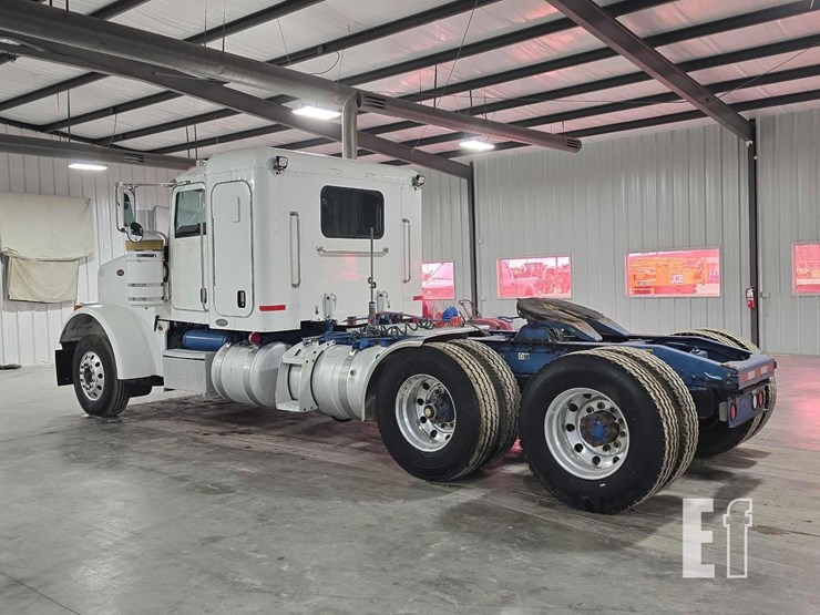 2009-peterbilt-367-image-4