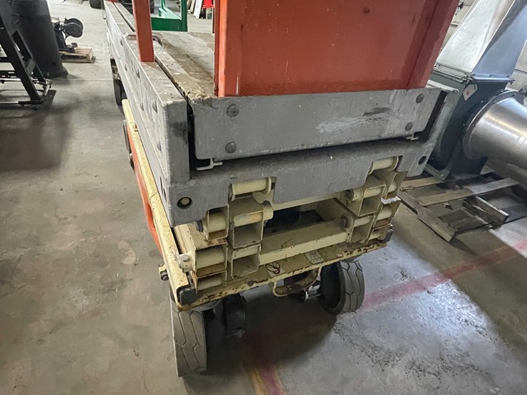 #1464-•-19'-scissor-lift-(e)-image-13