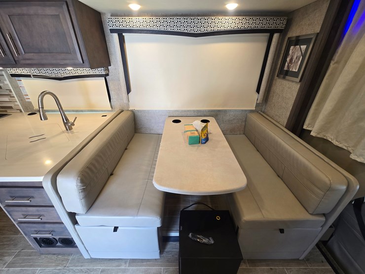 2020-ford-f550-image-30