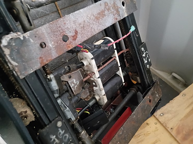 #21889-•-2--seats-from-1955-chevy-bel-air-image-8