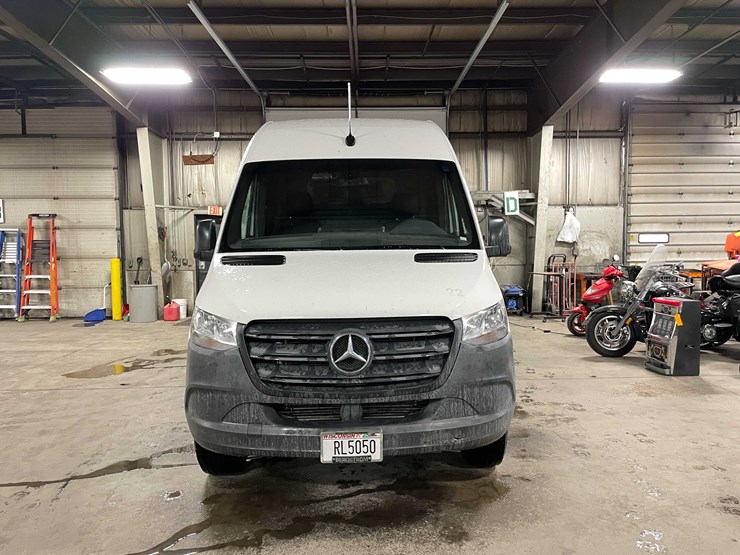 #1450-•-2019-mercedes-sprinter-van-(has-wi-title)-(of)-image-2