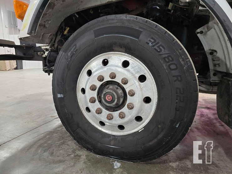 2017-peterbilt-367-image-24