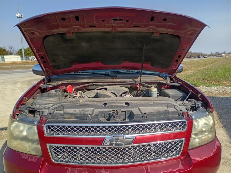 2010-chevrolet-tahoe-image-17