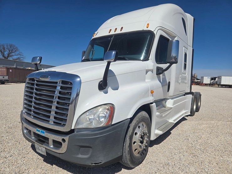 2014-freightliner-cascadia-125-image-1