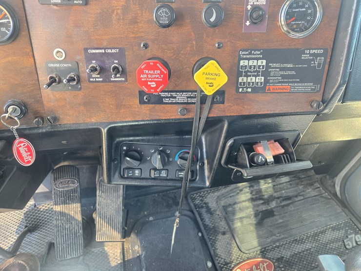 1996-peterbilt-377-image-65