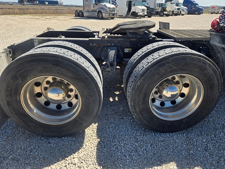 2016-peterbilt-579-image-77