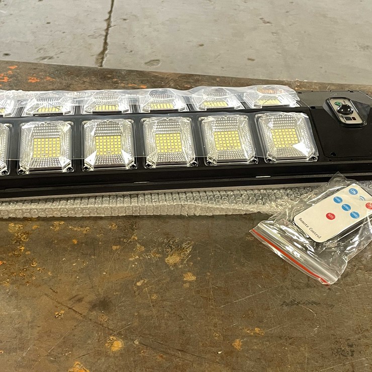 #2480 • New Solar Induction Street lamp With Remote (CW)