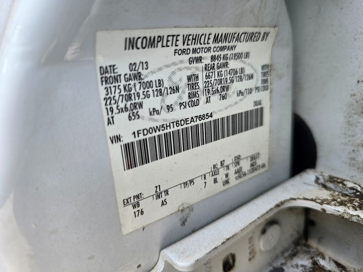 2013-ford-f550-image-23