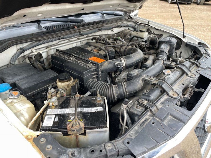 2011-nissan-frontier-sv-image-8