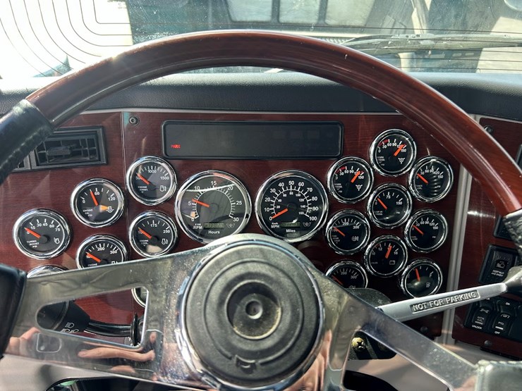 2022-western-star-4900-image-18