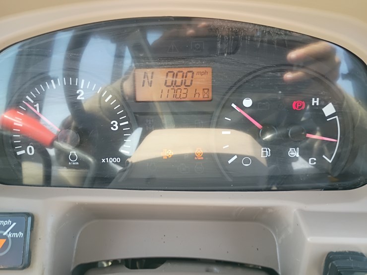 2019-kubota-m7060-image-32