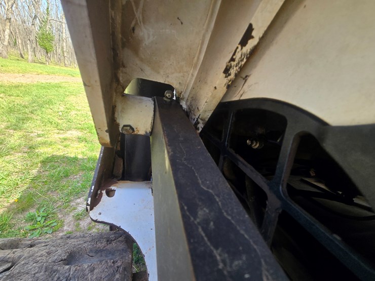 2010-bobcat-t650-image-95