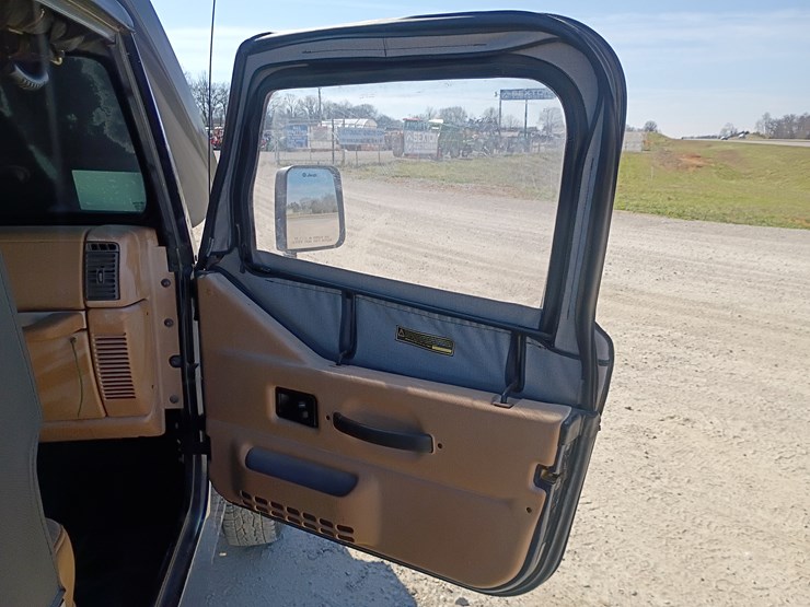 1997-jeep-wrangler-image-36