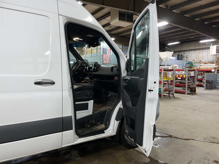 #1450-•-2019-mercedes-sprinter-van-(has-wi-title)-(of)-image-27