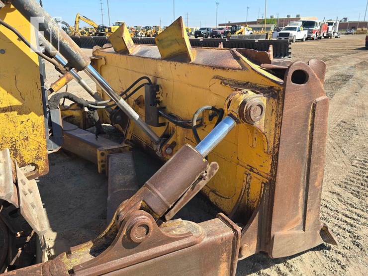 2008-deere-750j-image-11