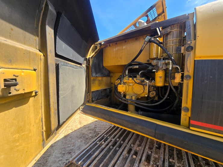 2003-caterpillar-320c-image-46