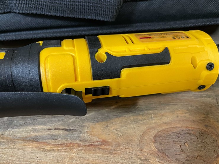 #2432-•-dewalt-style-cordless-ratchet-wrench-with-case-(pr12)-image-6