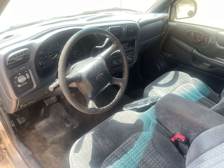 2000-chevrolet-s10-image-11