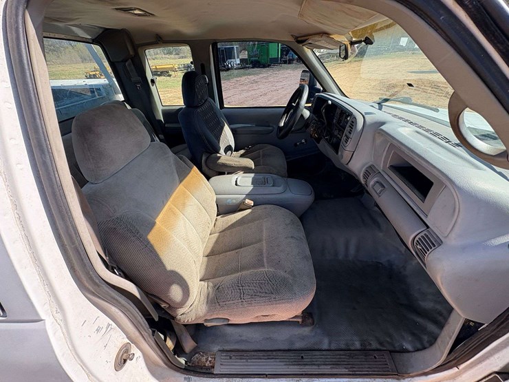 1999-chevrolet-silverado-3500-image-18