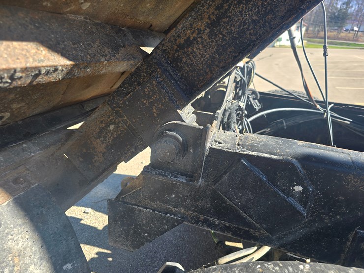 2001-sterling-l9500-image-40