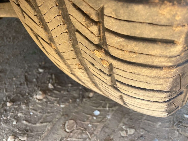 2011-chevrolet-tahoe-image-20