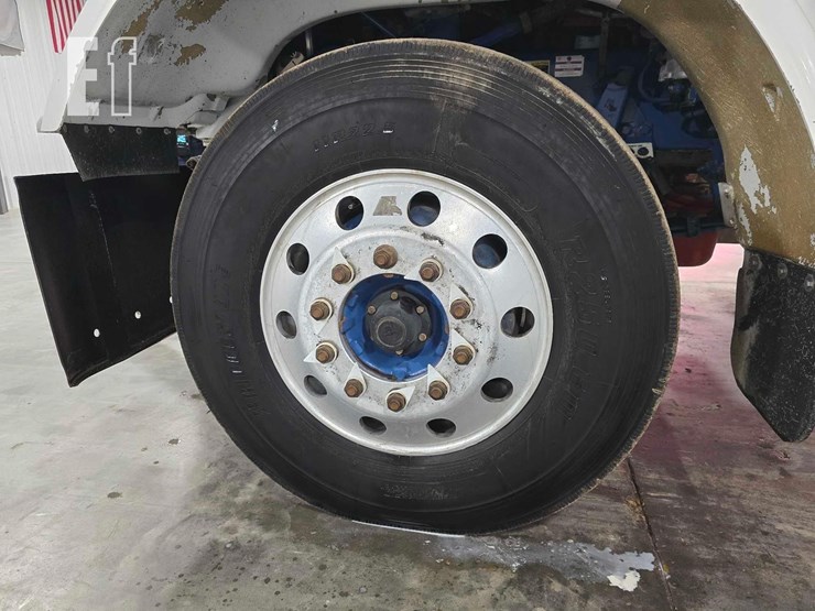 2009-peterbilt-367-image-21