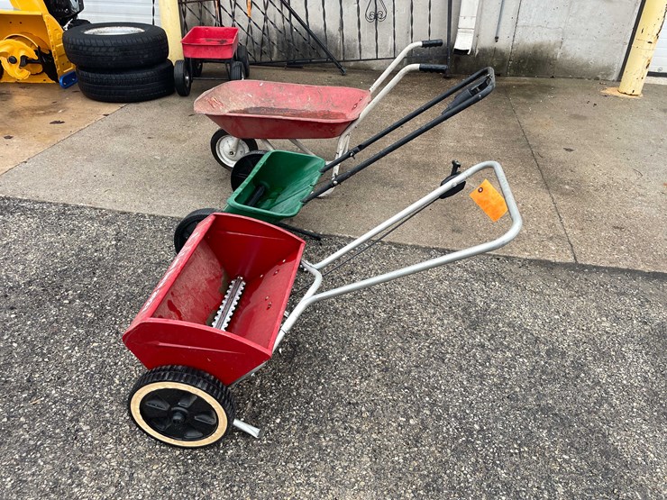 #7021-•-(2)-fertilizer-spreaders-and-wheelbarrow-(o3)-image-4
