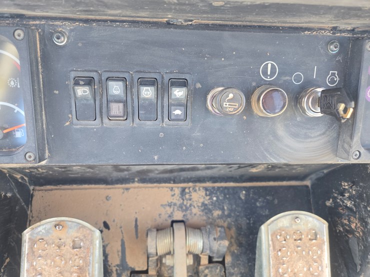 2001-caterpillar-953c-image-61