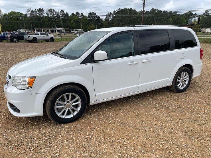 2019-dodge-grand-caravan-sxt-image-1