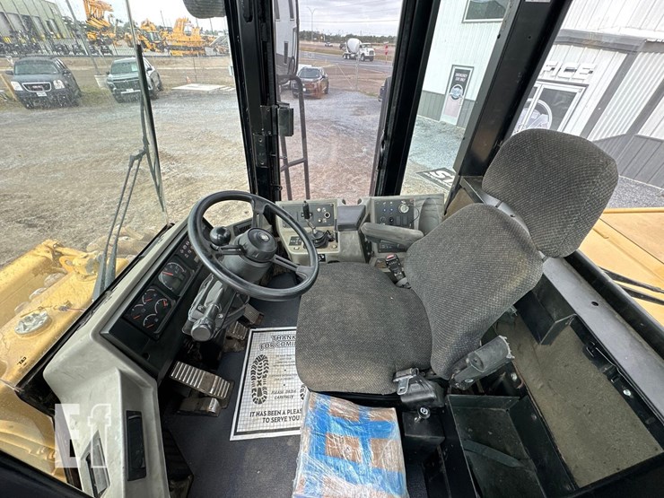 2015-caterpillar-815f-2-image-14