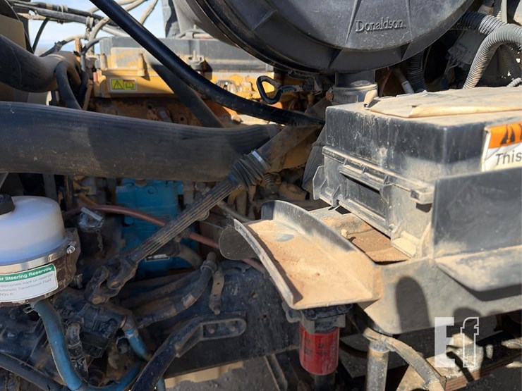 2005-sterling-lt9500-image-59