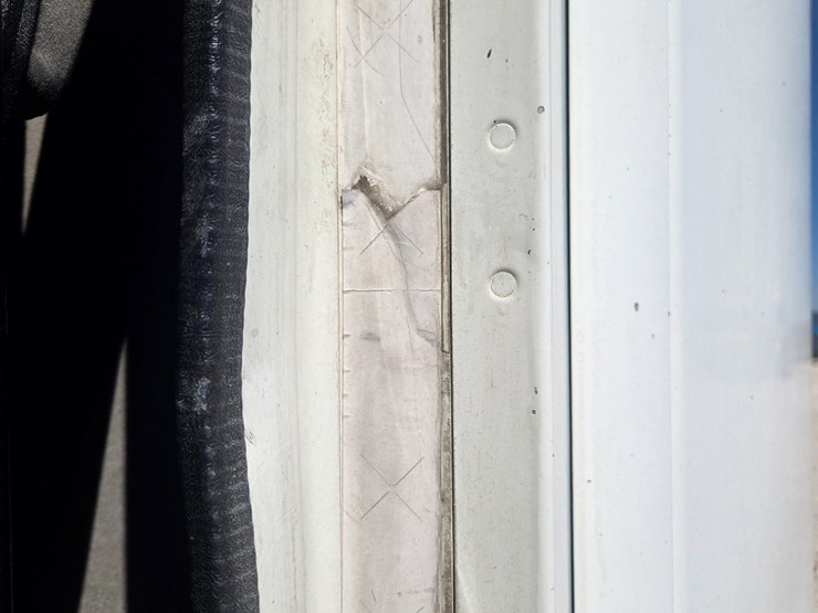 2006-freightliner-columbia-120-image-48