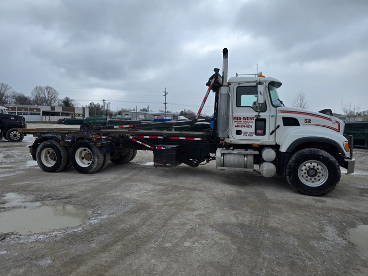 #22589-•-2006-mack-cv713-granite-roll-off-garbage-truck-image-14