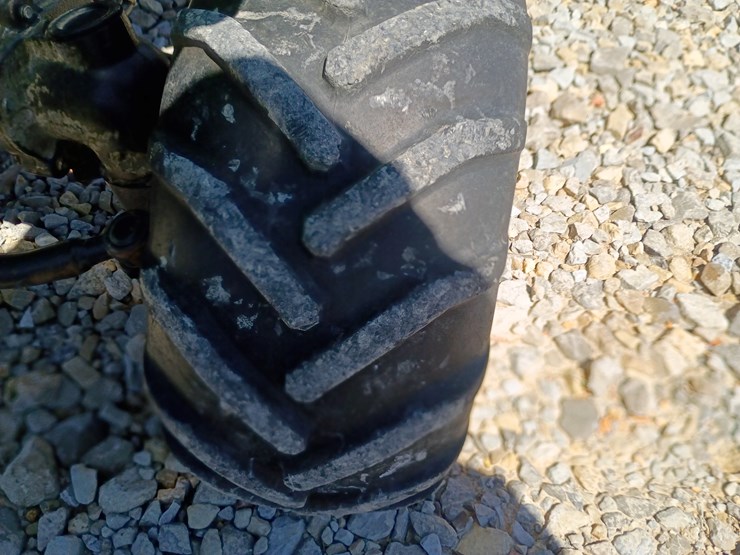 2013-john-deere-1025r-image-70