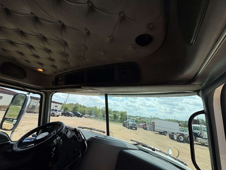 2013-mack-pinnacle-cxu613-image-22