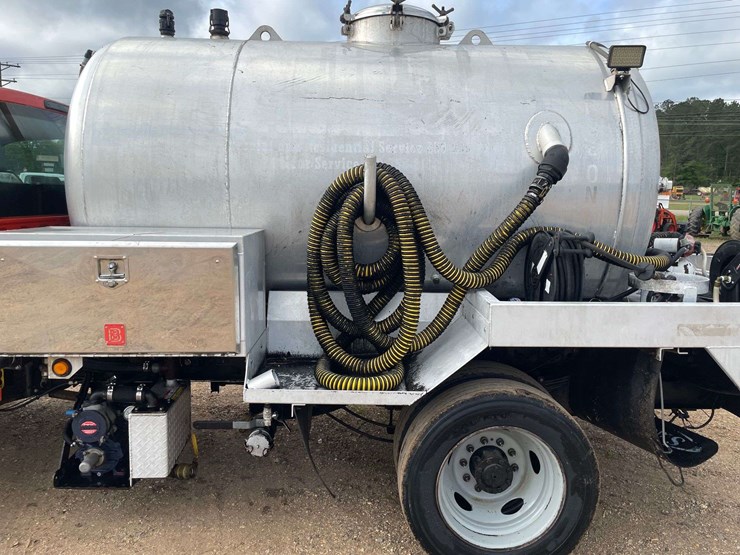 2017-ford-f550-xl-image-14