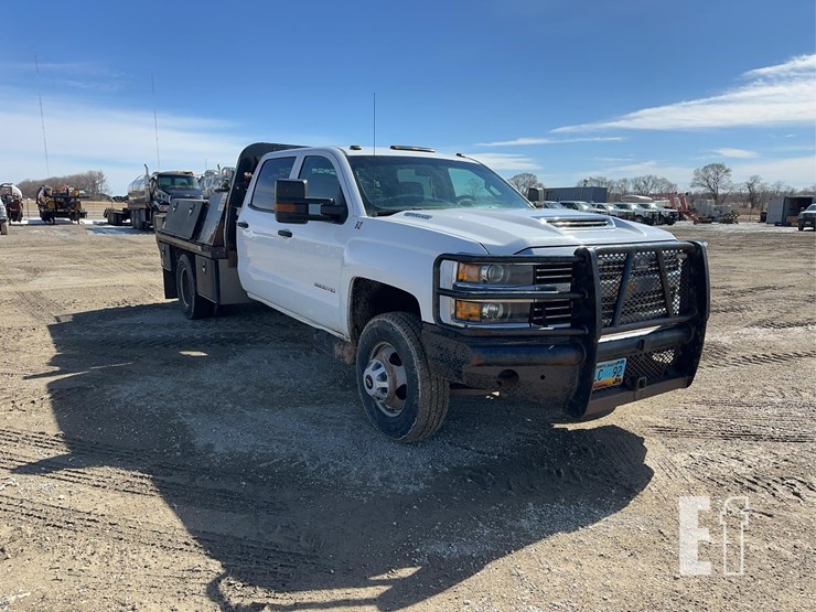 2018-chevrolet-3500-image-3