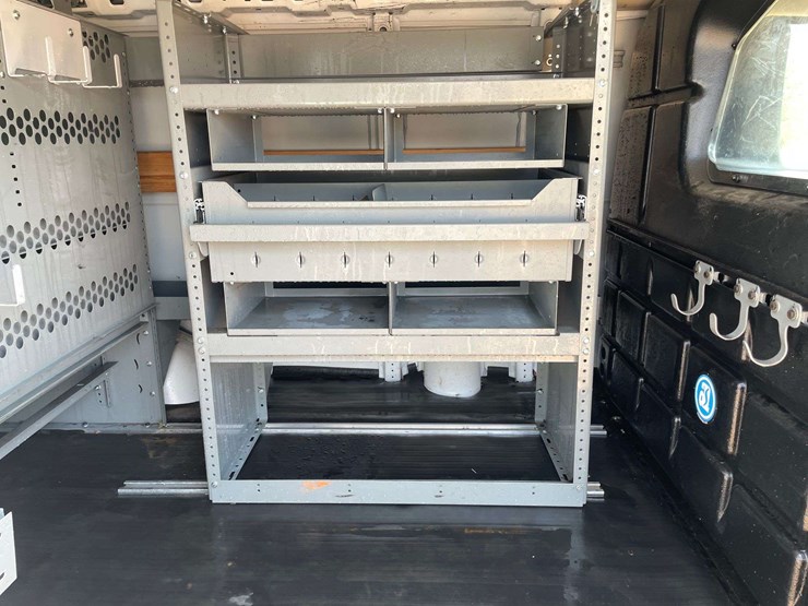 2018-chevrolet-express-2500-image-16