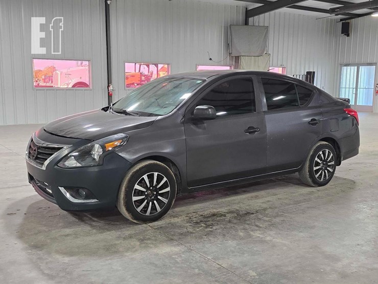 2015-nissan-versa-image-1