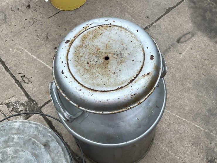#7018-•-milk-can,-watering-can,-and-galvanized-bucket-(o3)-image-8
