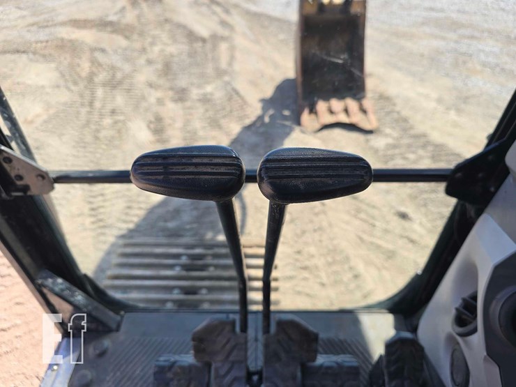 2020-caterpillar-323-image-15