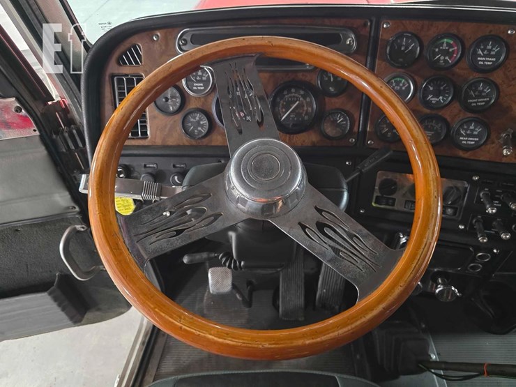 2002-peterbilt-378-image-10
