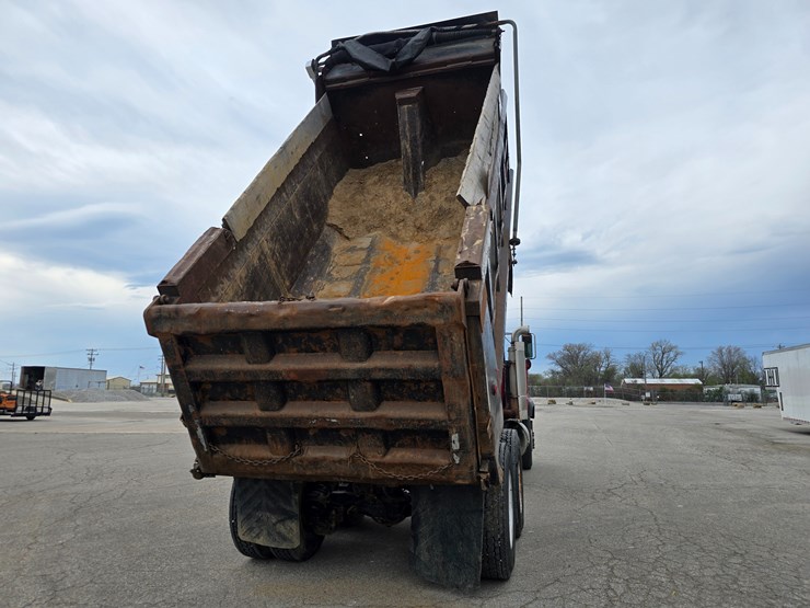 2003-mack-rd688s-image-33